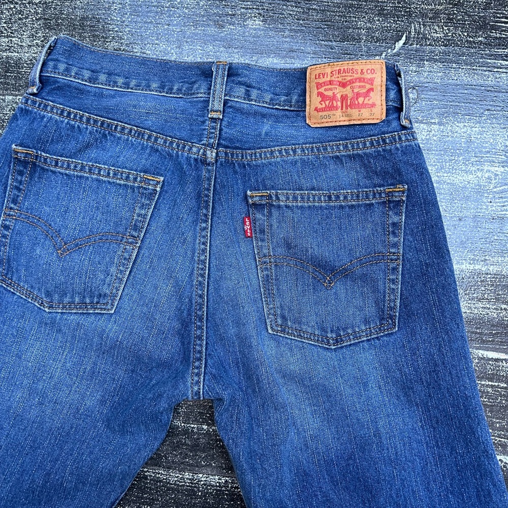 Levi 505 Women’s nice fade and distress denim jeans 27w 27L medium weight